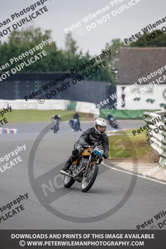 Vintage motorcycle club;eventdigitalimages;mallory park;mallory park trackday photographs;no limits trackdays;peter wileman photography;trackday digital images;trackday photos;vmcc festival 1000 bikes photographs